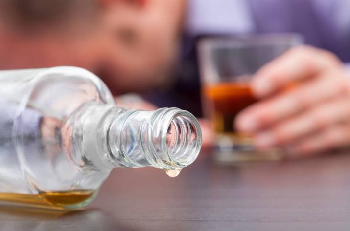 Як допомогти близькій людині боротися з алкогольною залежністю